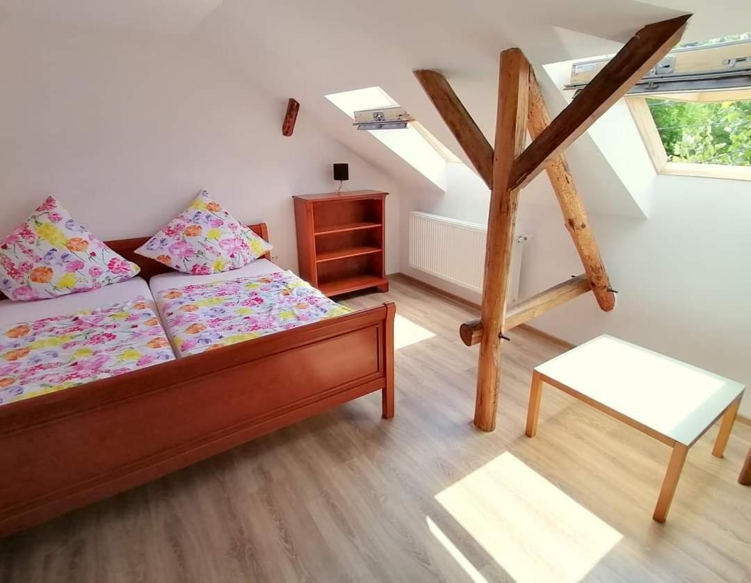 Casa Bunicii Hotel Sasca Montana Luaran gambar