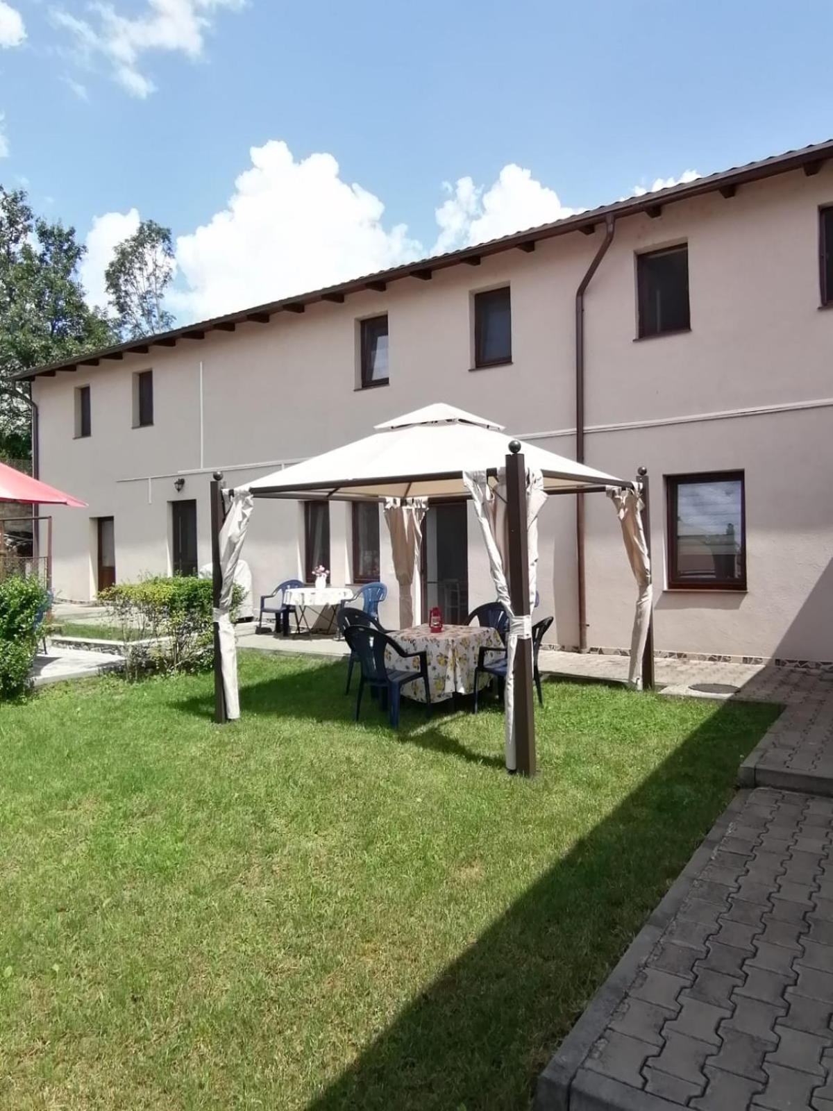 Casa Bunicii Hotel Sasca Montana Luaran gambar