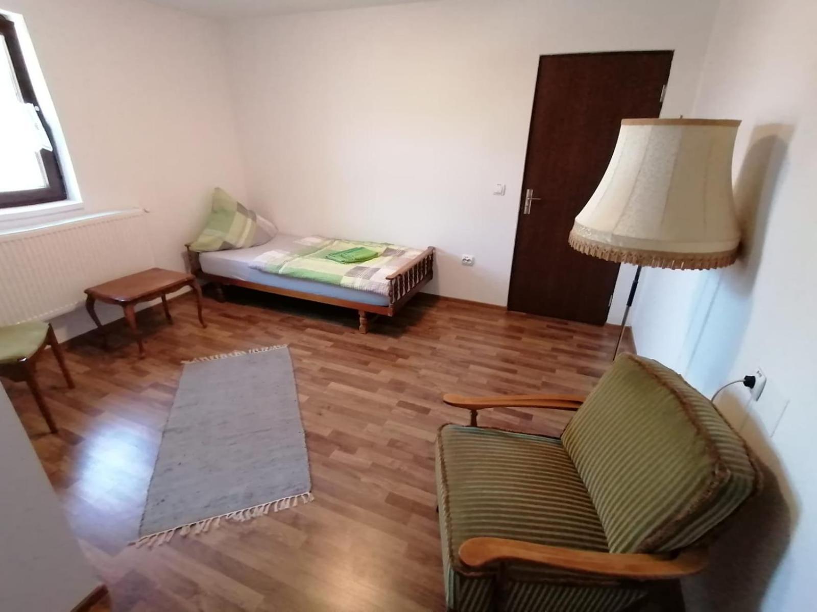 Casa Bunicii Hotel Sasca Montana Luaran gambar