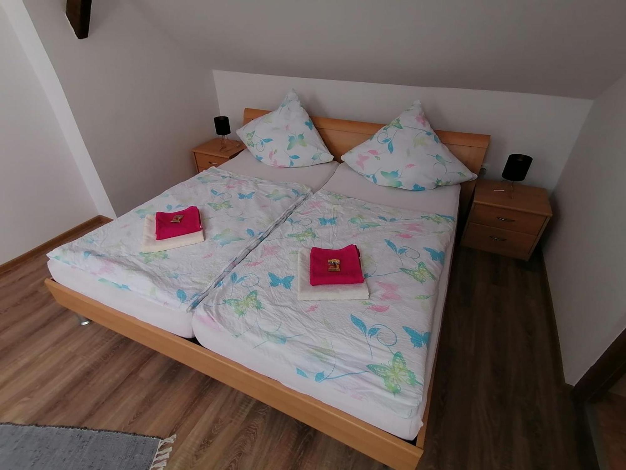 Casa Bunicii Hotel Sasca Montana Luaran gambar