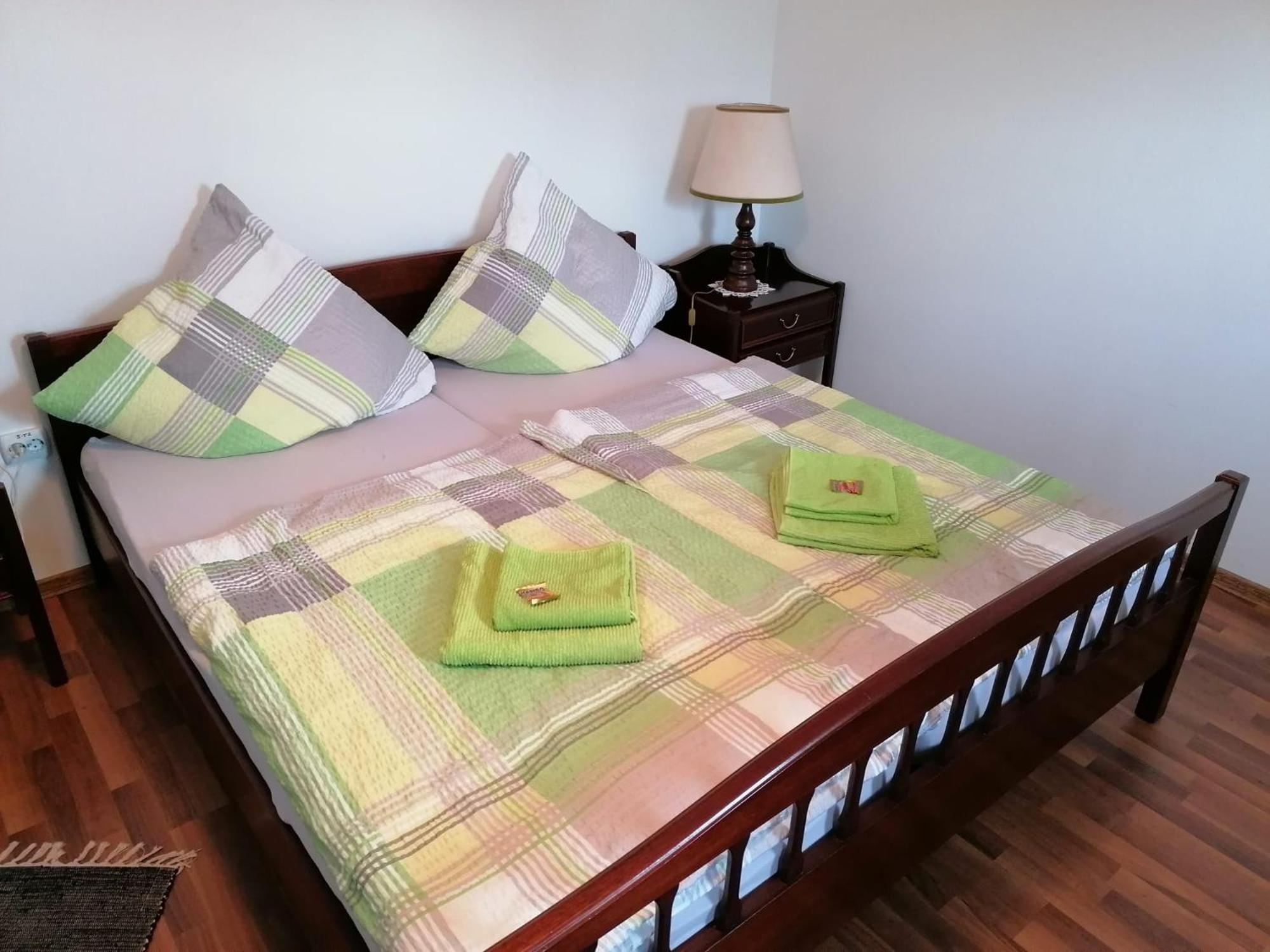Casa Bunicii Hotel Sasca Montana Luaran gambar